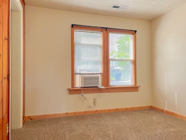 Photo - Dog Friendly 2 bedroom House with Garage