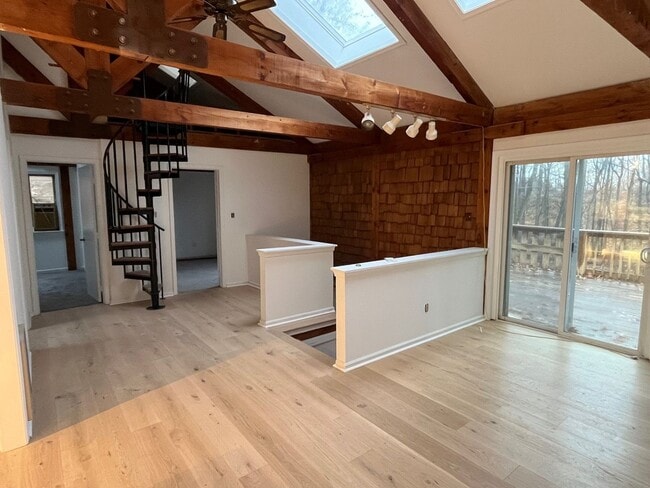 Photo - 170 Maryhill Rd