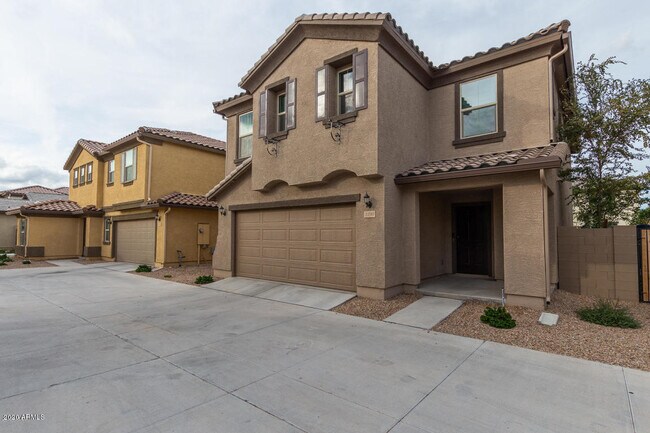 Photo - 1290 N 165th Dr