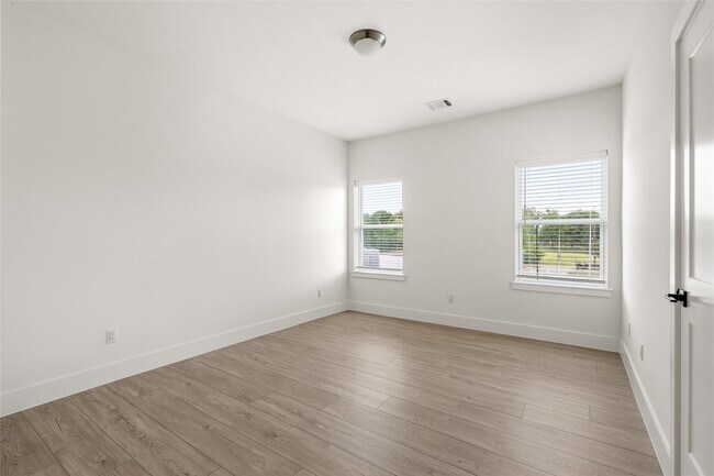 Photo - 107 Tolima Dove St