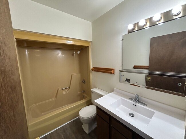 Colony Court Apartments LLC