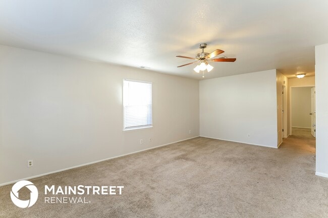 Photo - 319 Holiday Dr