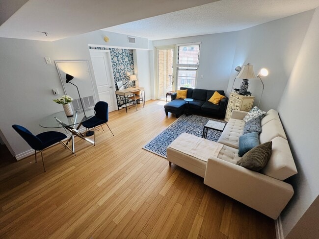 Photo - 915 E St NW Unidad 1110