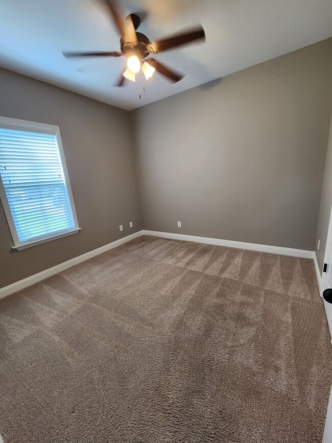Photo - 8 Glock Ln