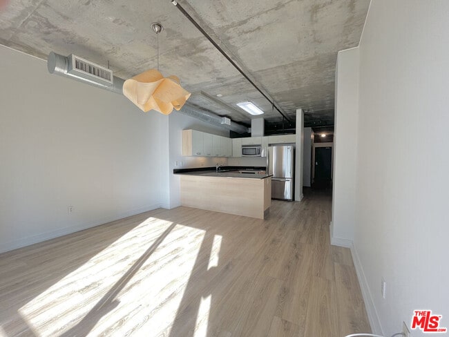 Photo - 645 W 9th St Unit 625