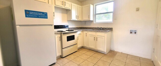 Photo - 2BR / 1 BA Riverside Upstairs Apartment w/...