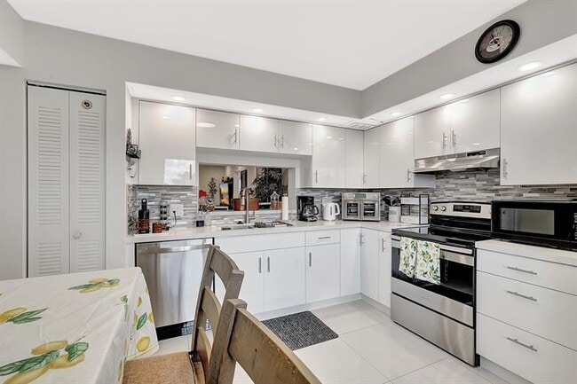 Photo - 1401 SW 128th Terrace Unit 406H