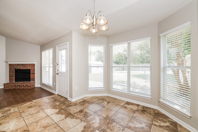 Photo - 7762 Parkview Cir E