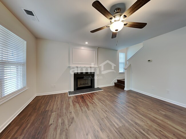 Photo - 144 Old Pond Cir