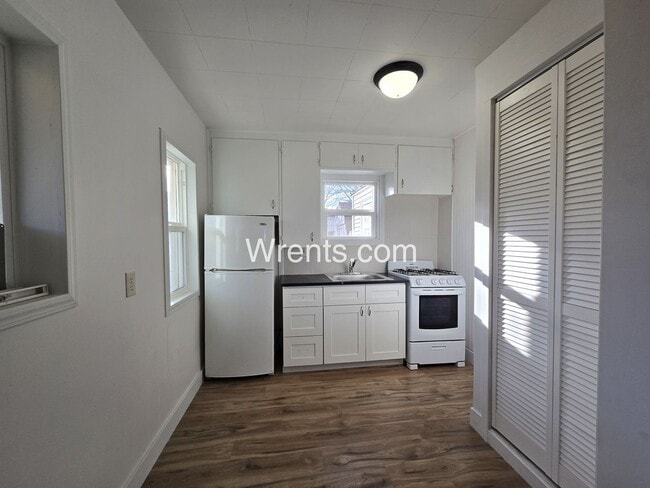 Building Photo - Newly Updated 1 Bed / 1 Bath Bungalow