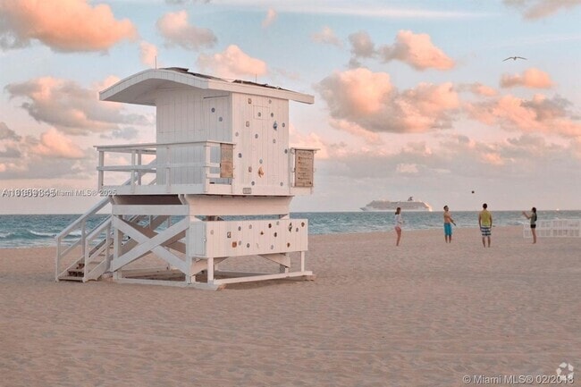 Building Photo - 1390 Ocean Dr Rental