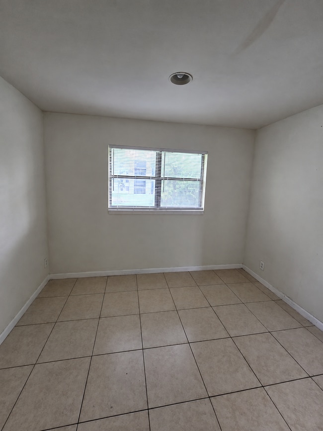 4088 NW 87th Ave