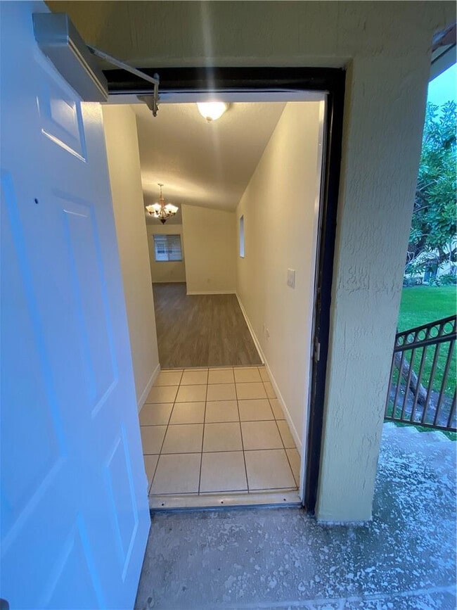 Photo - 970 NE 34th Ave Unidad 204