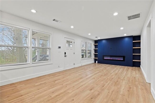 Photo - 3200 Lowndes St