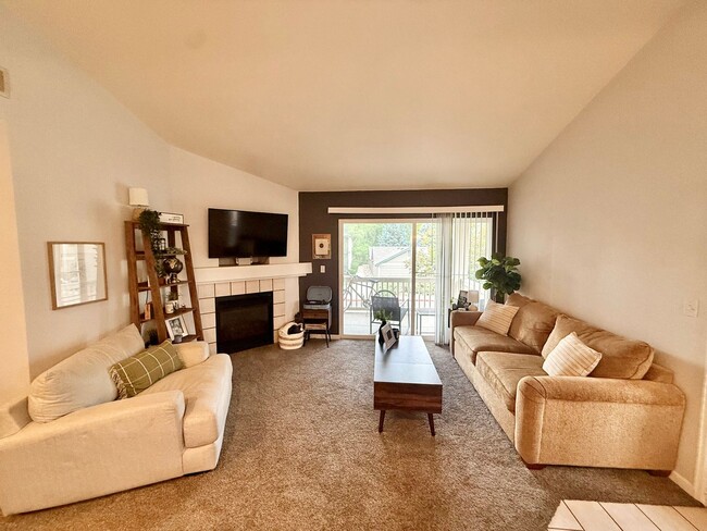 Building Photo - 5225 White Willow Dr