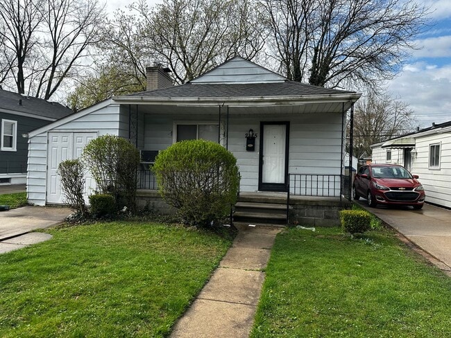 Photo - Great Home in Groose pointe