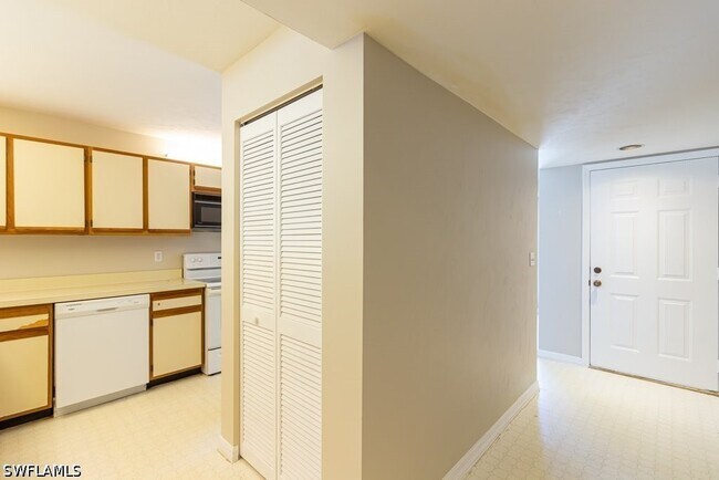 4241 Chantelle Dr Unit D202