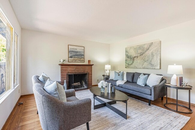 Photo - 1994 Menalto Ave