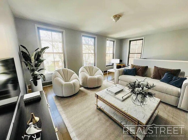 Stunning 1,600 SF Gut-Renovated Duplex Pen... - Stunning 1,600 SF Gut-Renovated Duplex Pen... Unit 2