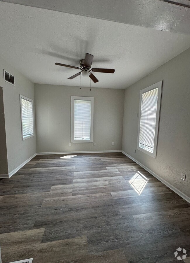 Building Photo - 505 N Walnut St Rental
