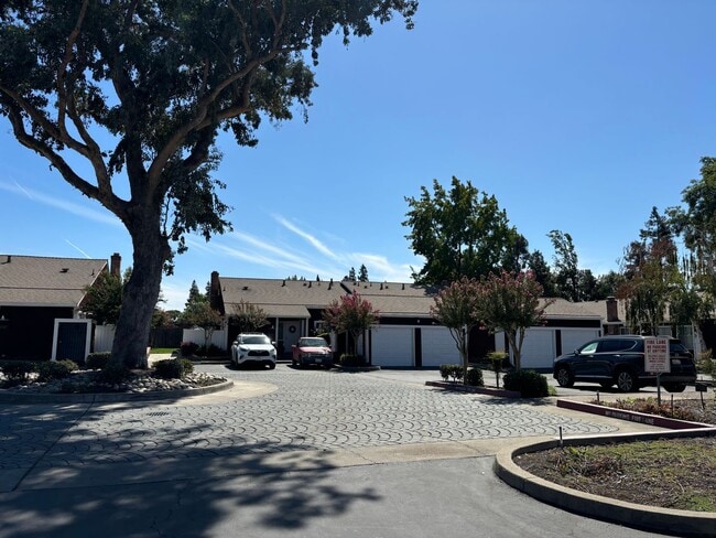 Photo - Rare 3 bedroom, 2 bathroom unit in the desirable Lincoln Village West neighborhood! Nearly 1350 s...
