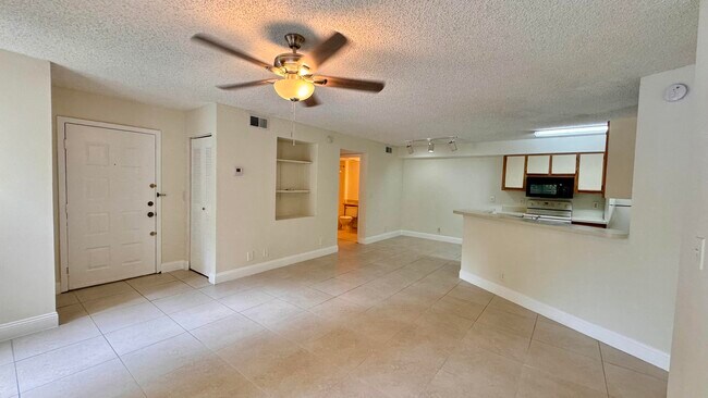 Photo - 9999 Summerbreeze Dr Unidad 405