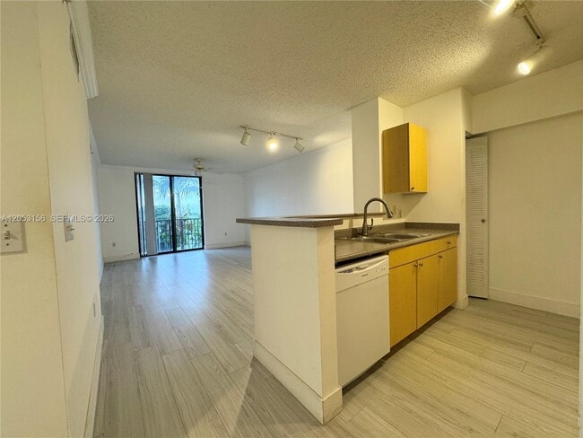 Photo - 1919 Van Buren St Unit 506A