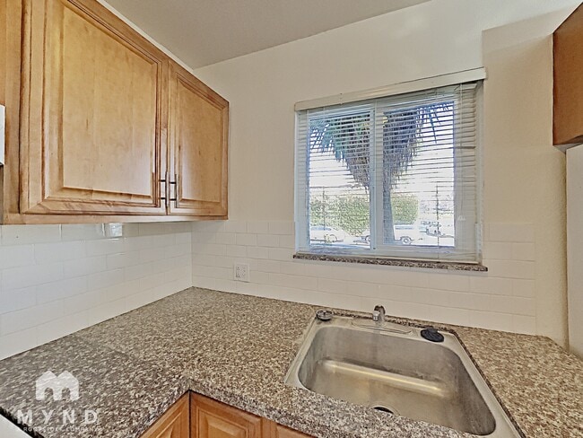 Photo - 2376 Sutter Ave Unit 2