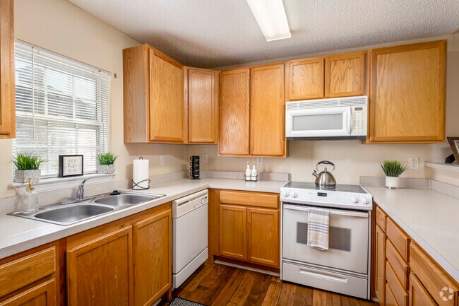 2BR, 1BA - 900SF - Kitchen