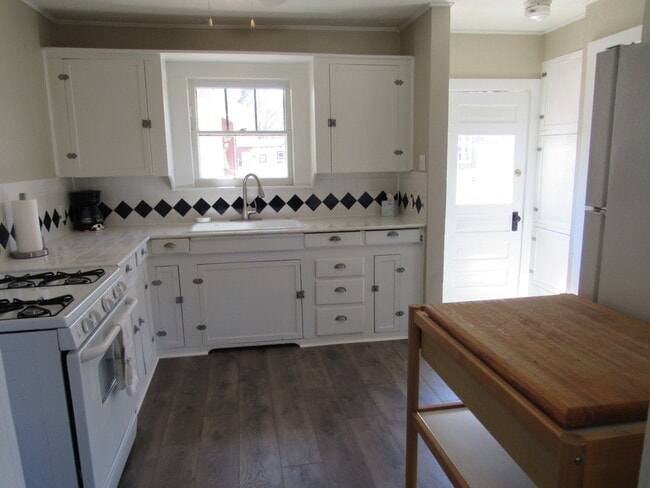 Photo - 206 E Columbia St