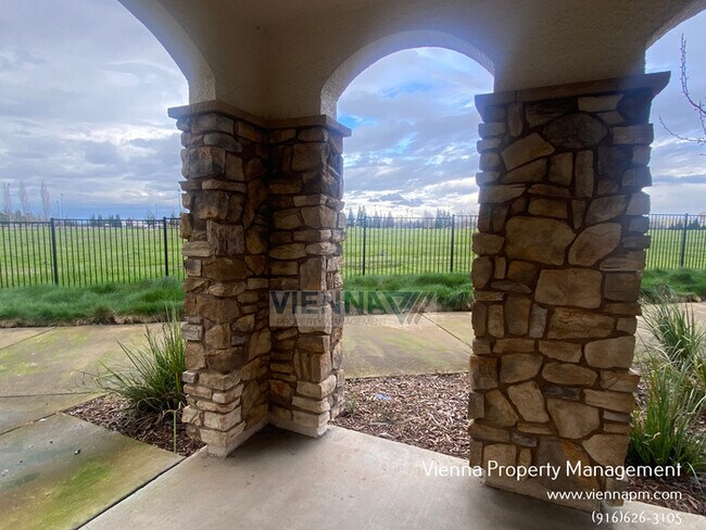 Photo - 3301 Leiper Loop