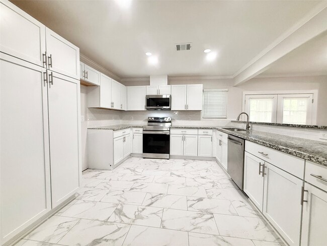 Photo - 306 Wisteria St