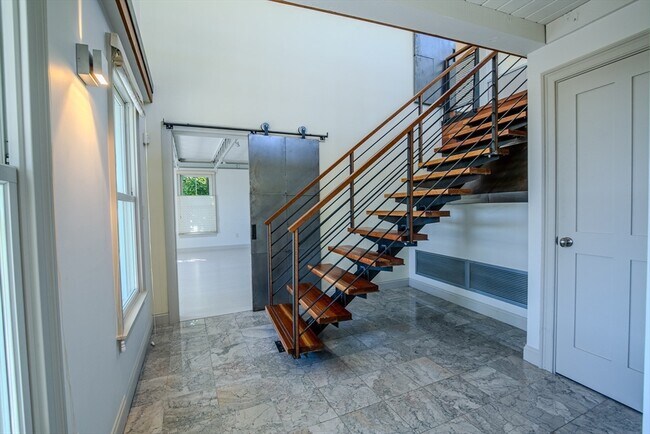 Photo - 6R Breakwater Ave