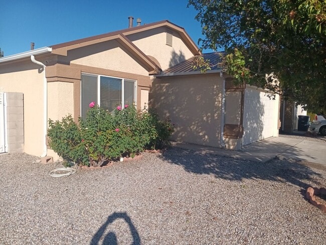 Photo - 3 Bedroom, 2 Bathroom Home! Schedule a Showing!