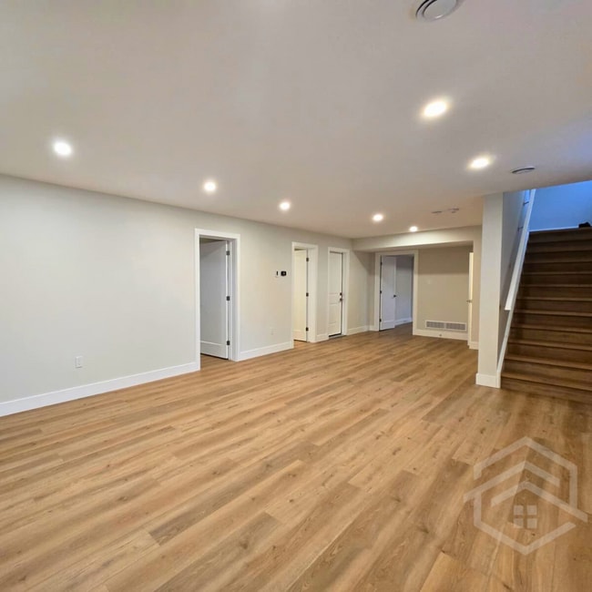 Photo - 9407 Elgin St