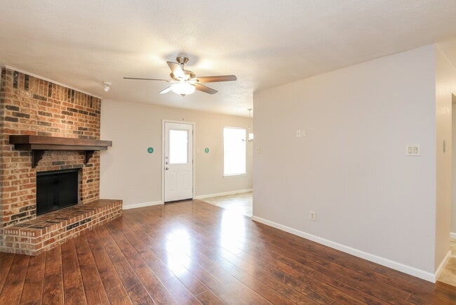 Photo - 5907 Willow Crest Dr