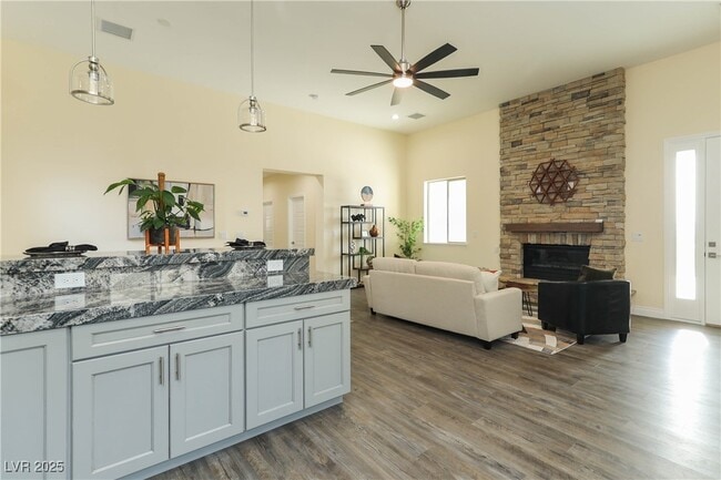 Photo - 1409 Denver St