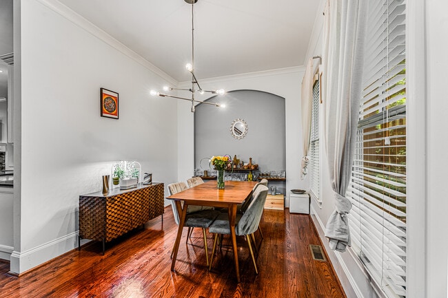 Photo - 395 Laurent St NW