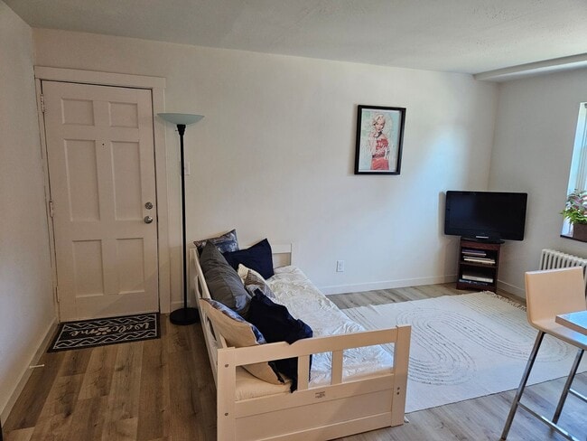 Photo - Hillside Apartments