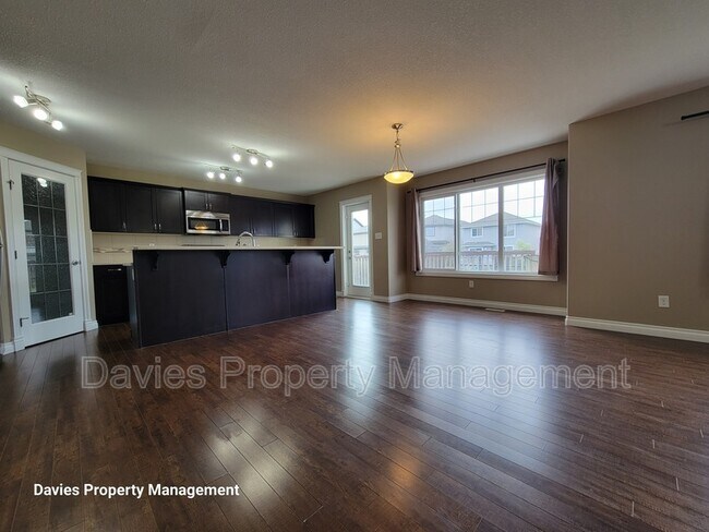 Photo - 6035-6034 4 Ave SW