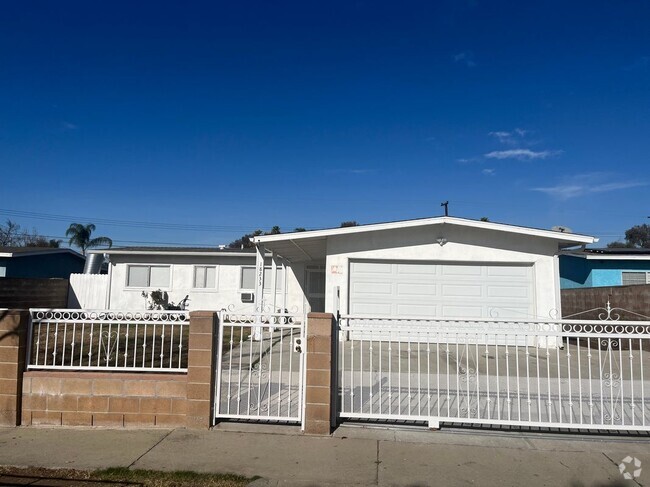 Building Photo - 18233 Villa Park St Rental
