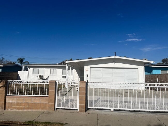 Building Photo - 18233 Villa Park St Rental
