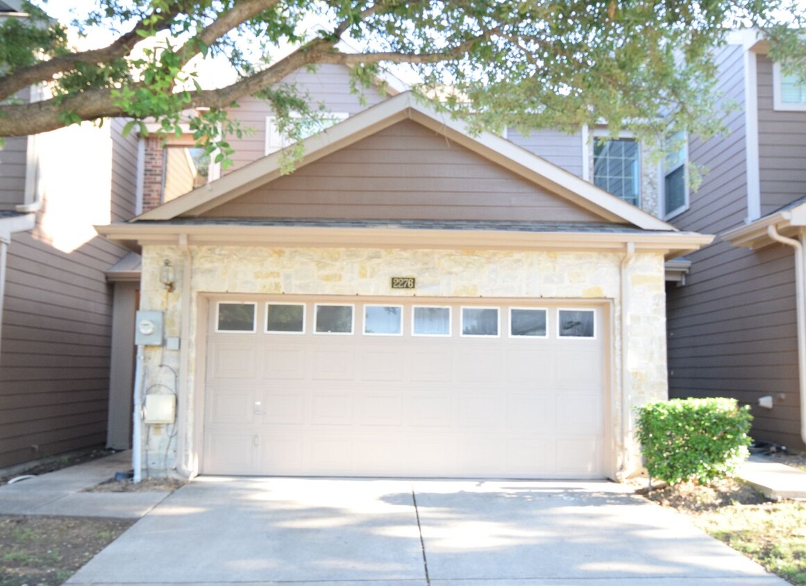 Beautiful 2 bed, 2.5 Bath Townhome in Plano - Beautiful 2 bed, 2.5 Bath Townhome in Plano