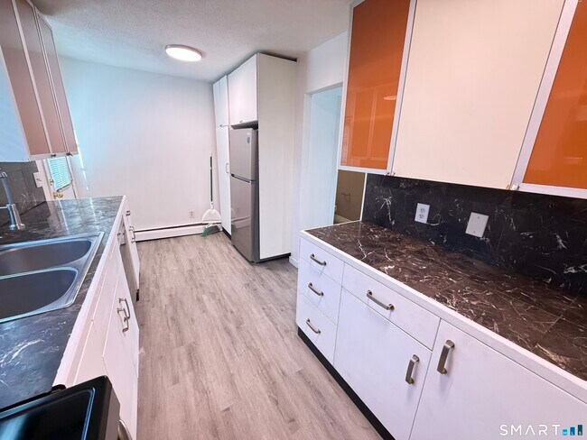 Photo - 148 High Path Rd Unit 148