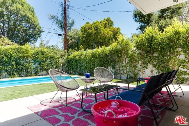 Photo - 18015 Martha St