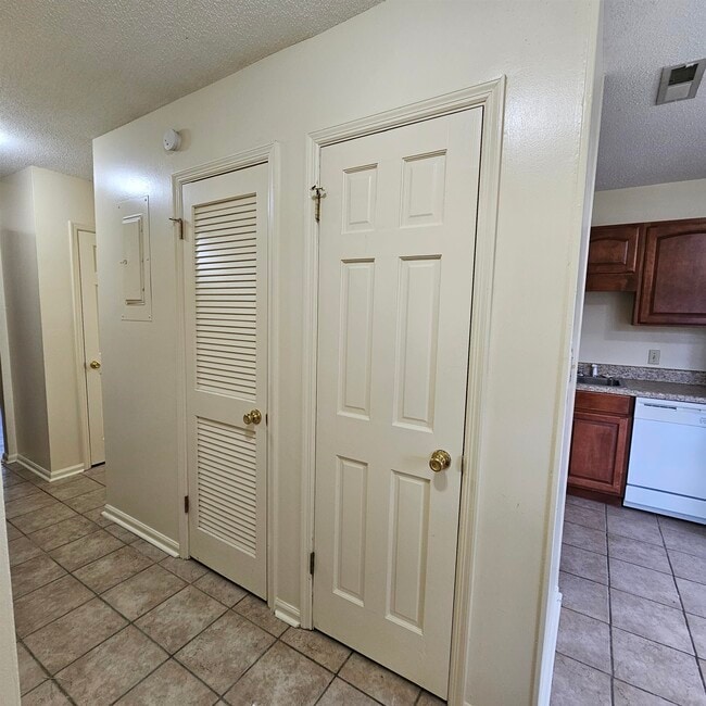 Photo - 1322 Kings Dr