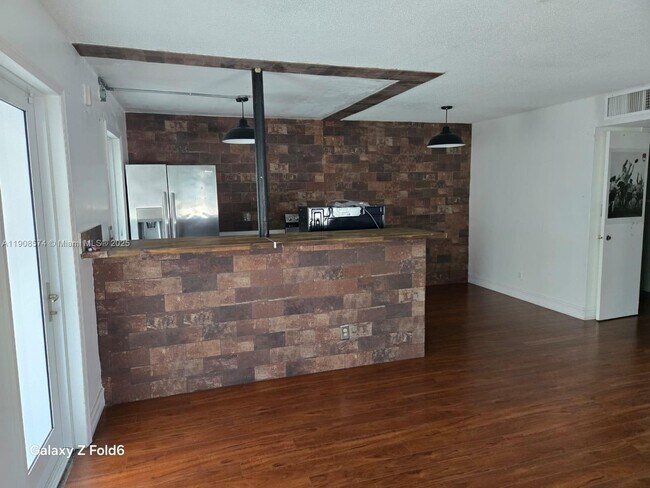 Photo - 1715 Wiley St Unidad 8