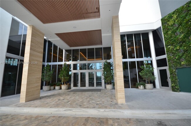 Building Photo - 16385 Biscayne Blvd Unit 519