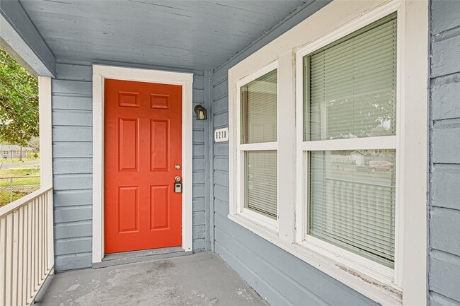 Photo - 6218 Woodrow St