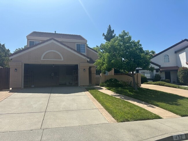 Building Photo - 4 Bedrom 2.5 baths Beauty Rental